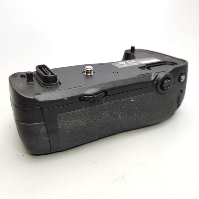 Nikon MB-D16 Multi Power Battery Pack Grip for D750
