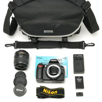 Nikon D40 6.1MP Digital SLR Camera w/ 18-55mm G II DX Lens: SC ≤ 3,900