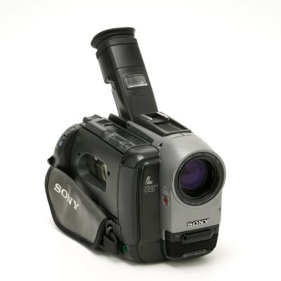 Sony CCD-TRV82 Handycam Digital8 Hi8 Video Camera Camcorder